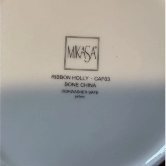 Mikasa Ribbon Holly China 8 1/4” large Salad/ Vegetable Serving Bowl - Picture 4 of 6